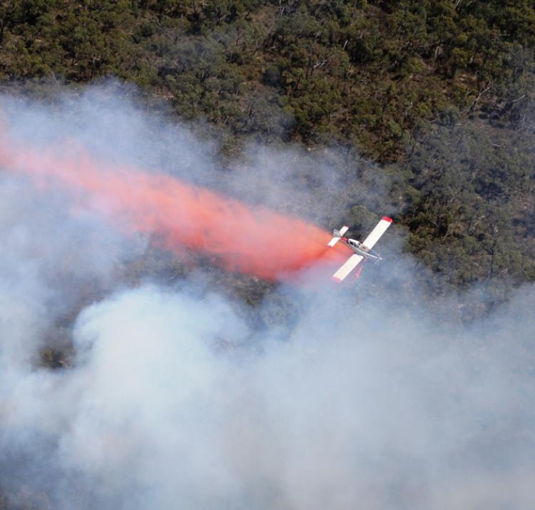An aircraft responds to a fire in Victoria. Photo by Wayne Rigg, CFA