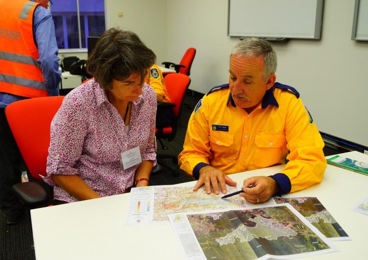 CRC researcher Tarnya Kruger and Community Engagement coordinator Tony Jarret discussing ways to prepare a community. Photo: Bushfire and Natural Hazards CRC. 