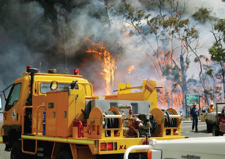 Fire suppression activities by Queensland RFS crews. Photo credit: Qld RFS.