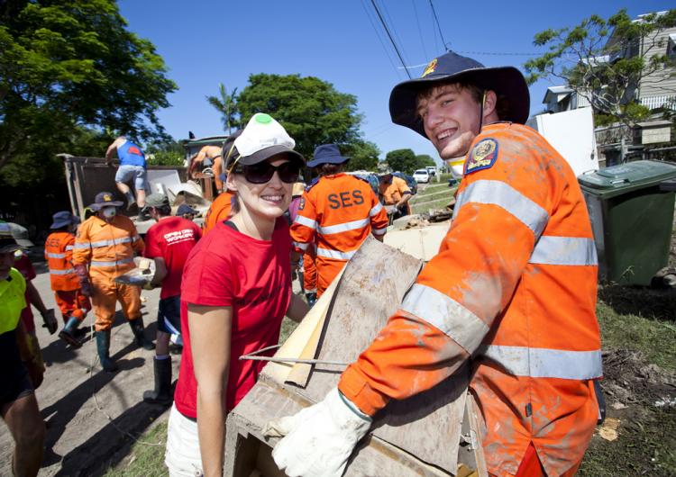 Mud Army and SES volunteers working together at the 2011 Queensland floods. Photo: Queensland Fire and Emergency Services