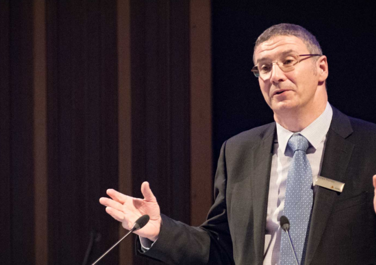 CRC CEO Dr Richard Thornton presenting at the Shine Dome. Photo: Australian Academy of Science.