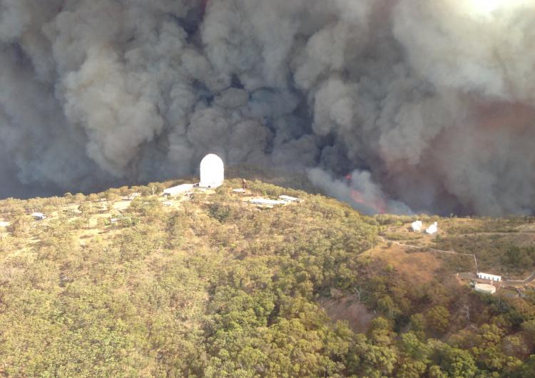 Siding Springs under fire threat. Photo: NSW RFS