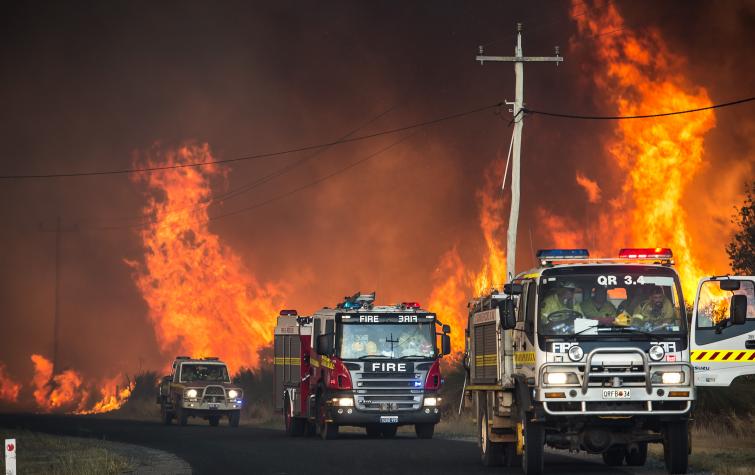 Fire crews respond to the Bullsbrook fire, Western Australia. Photo credit: DFES.