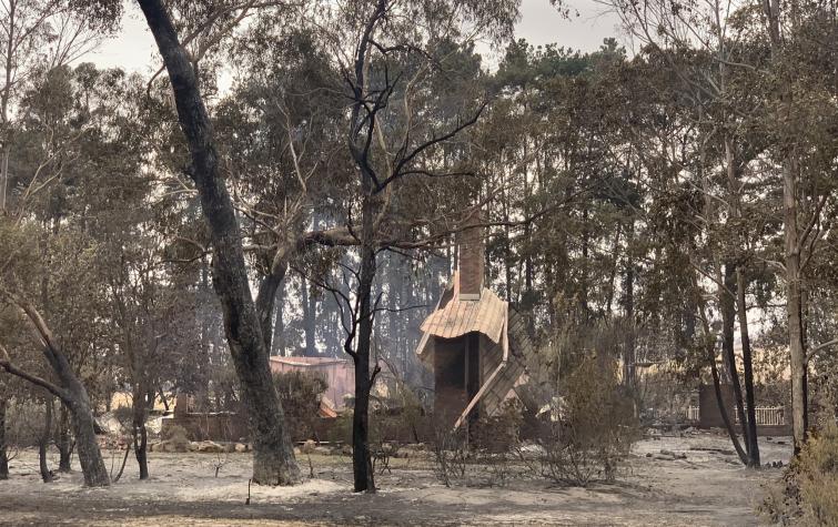 Bushfires tore through the town of Sarsfield in East Gippsland over 30–31 December 2019, destroying at least 12 homes. Photo: Brianna Travers.