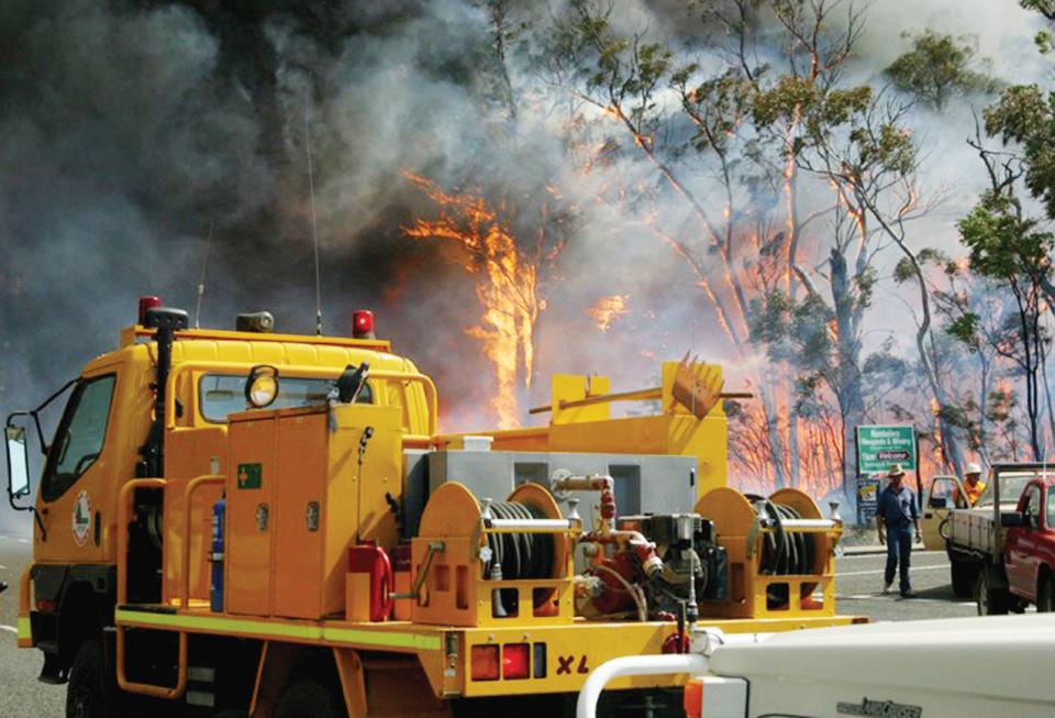 Emergency service personnel attending bushfire. Photo:QFES.
