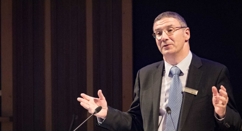 CRC CEO Dr Richard Thornton presenting at the Shine Dome. Photo: Australian Academy of Science.